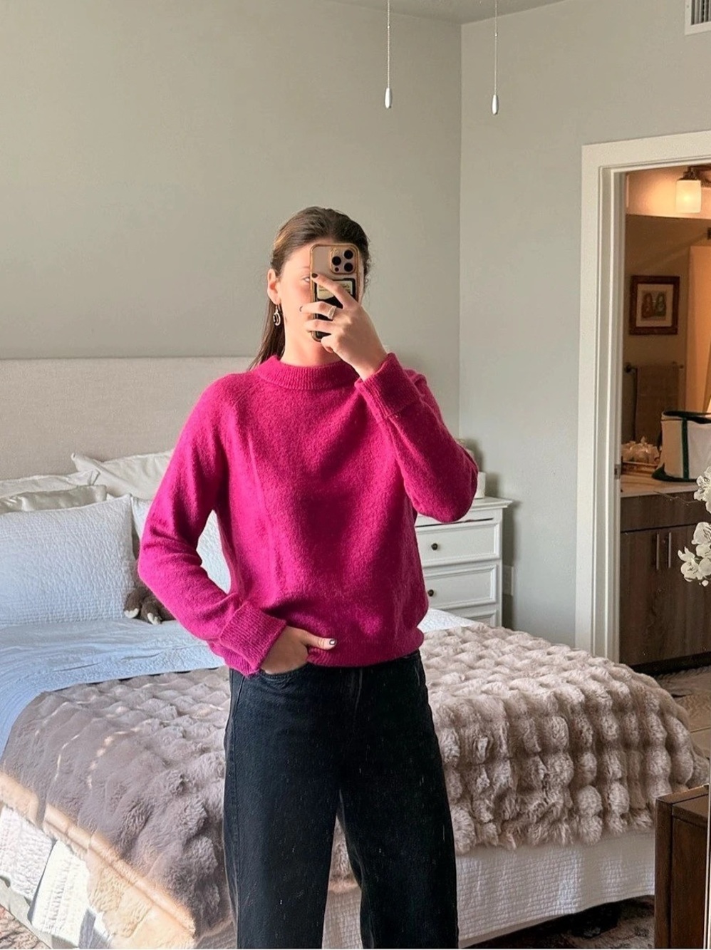 Zara Crewneck Sweater in Pink Like New
